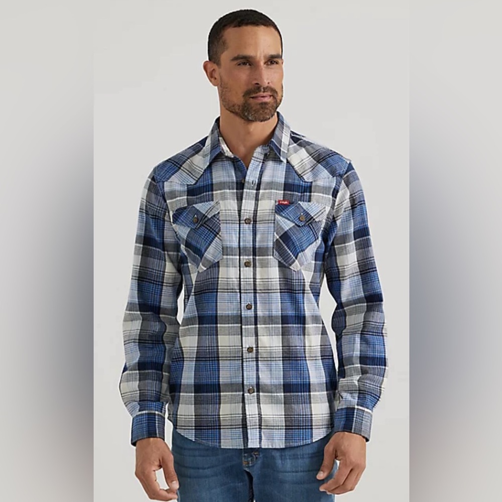 Wrangler MEN'S COWBOY WASH PLAID SHIRT IN BRIGHT COBALT Size Medium